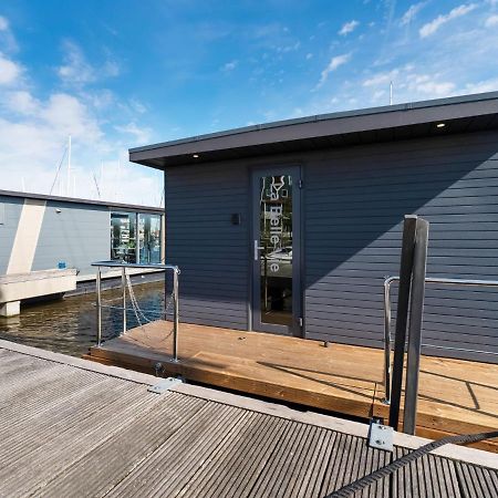 Beautiful Houseboat In Marina Of Volendam Exterior foto