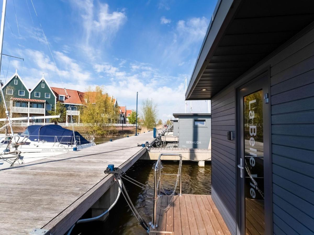 Beautiful Houseboat In Marina Of Volendam Exterior foto