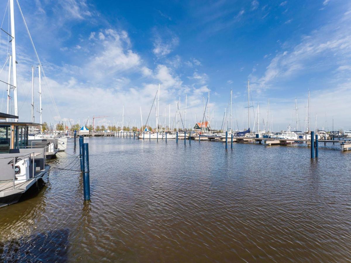 Beautiful Houseboat In Marina Of Volendam Exterior foto