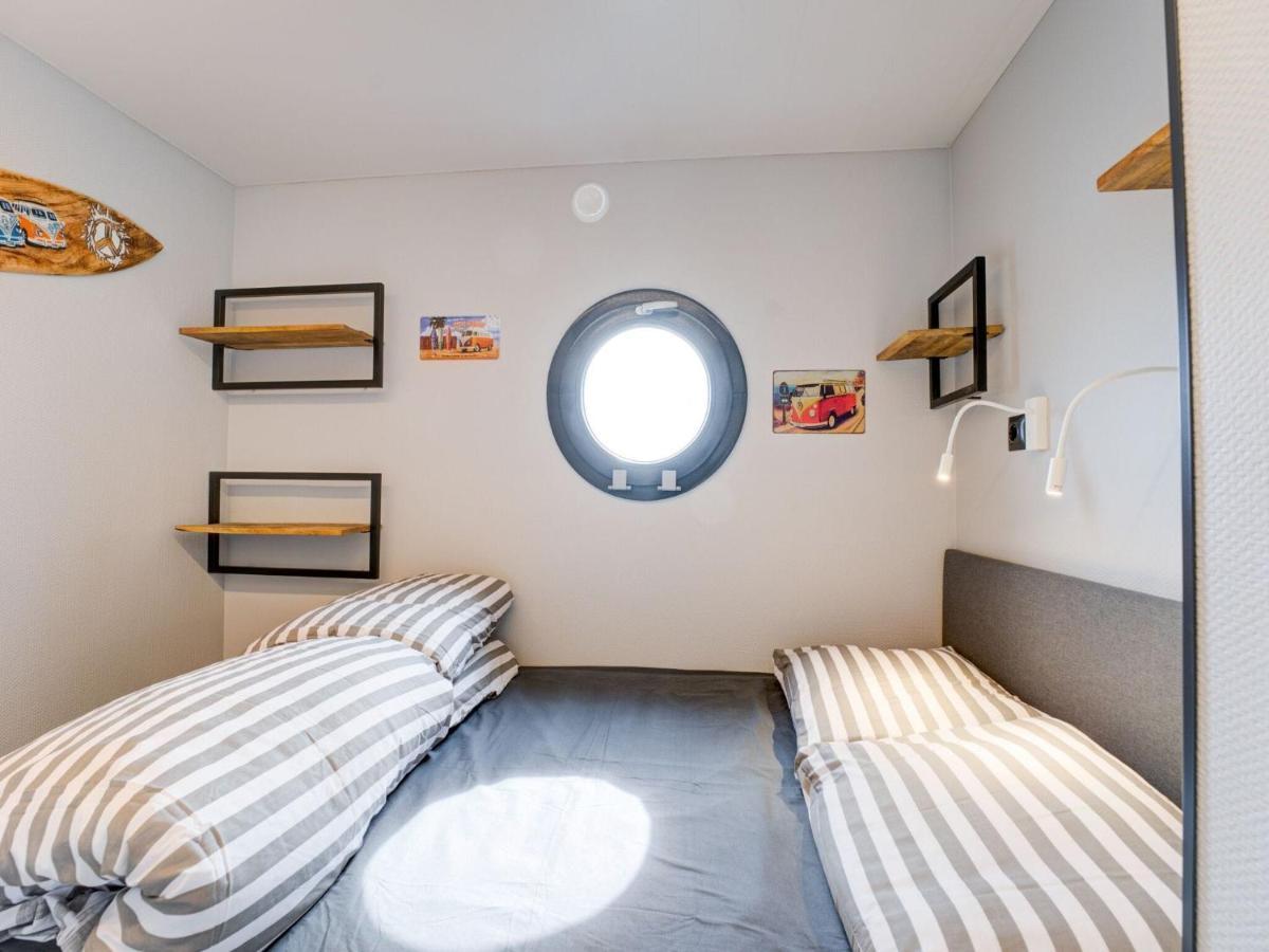 Beautiful Houseboat In Marina Of Volendam Exterior foto