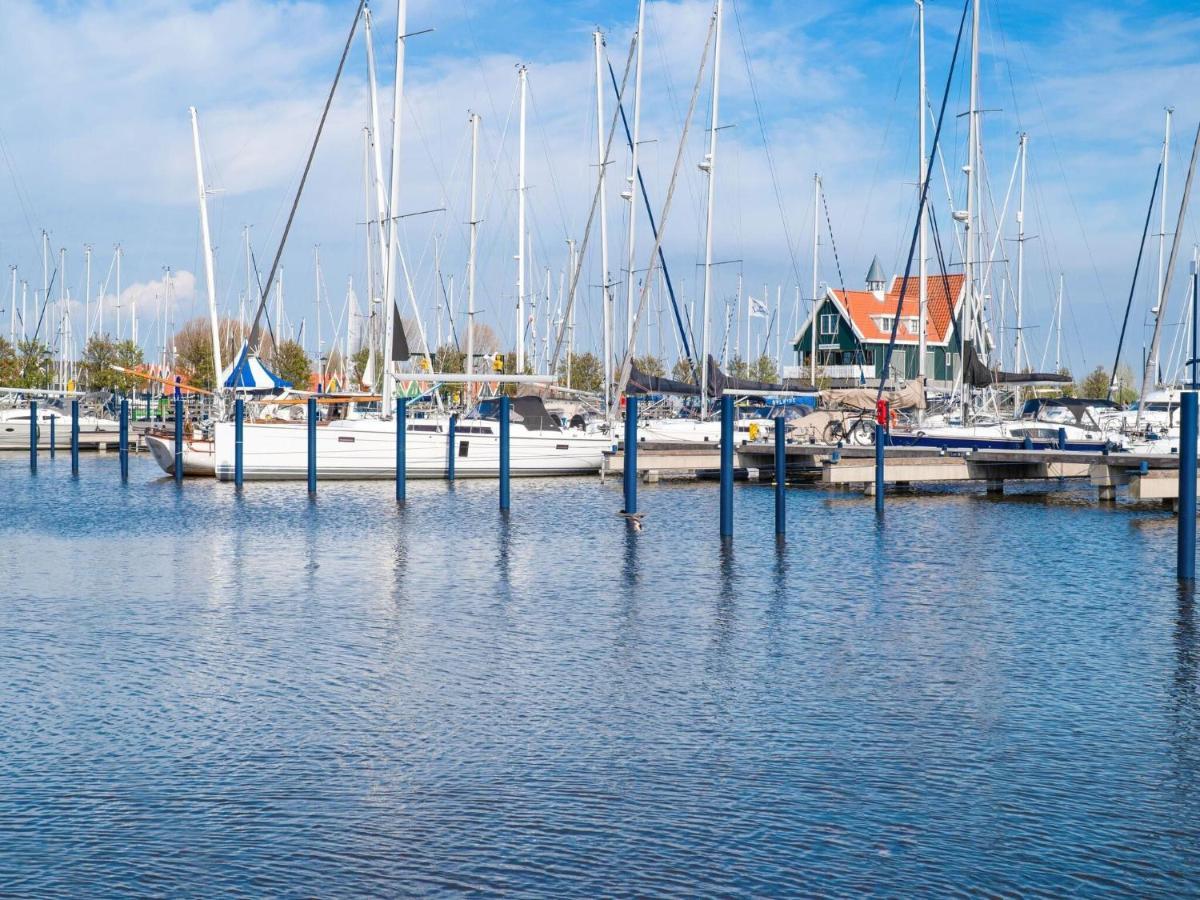 Beautiful Houseboat In Marina Of Volendam Exterior foto